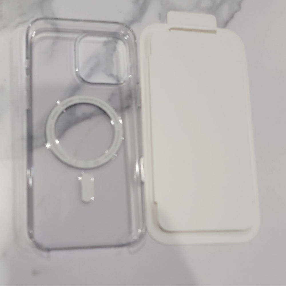 Apple iPhone 16 Pro Max Clear Case, With MagSafe - Picture 2 of 6